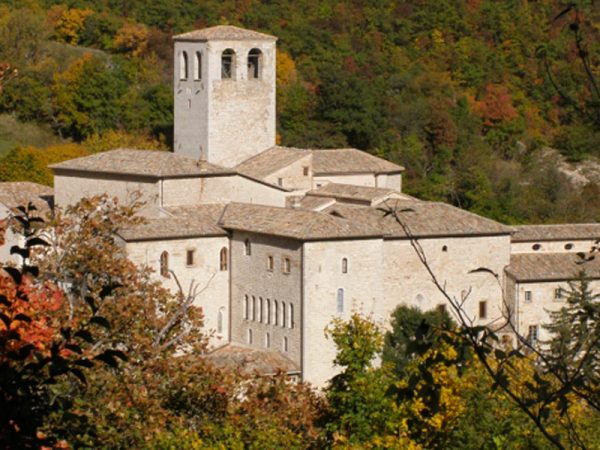 16 - MONASTERI, ABBAZIE, CONVENTI: LUOGHI DI SPIRITUALITA', DI PREGHIERA, DI CULTURA, DI CARITA' NEI SECOLI