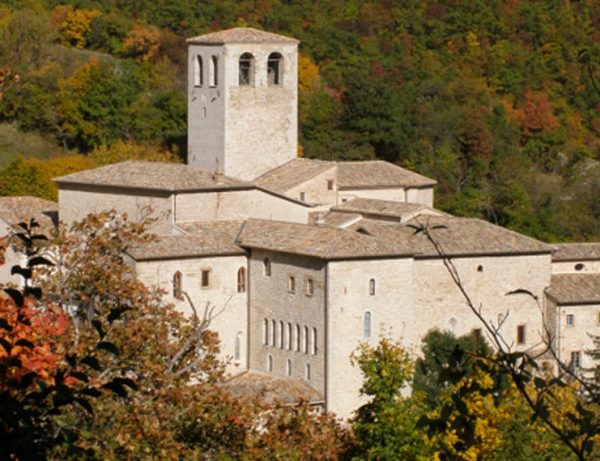 16 - MONASTERI, ABBAZIE, CONVENTI: LUOGHI DI SPIRITUALITA', DI PREGHIERA, DI CULTURA, DI CARITA' NEI SECOLI